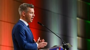 Πέτερ Μαγιάρ: Θα κάνω τα πάντα για μια νέα εποχή στην Ουγγαρία (Βίντεο)