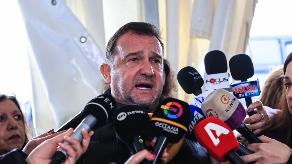 Πλακιάς για ανάρτηση Καρυστιανού: “Τα περιστέρια έχουν χαμηλές πτήσεις και συνήθως καταλήγουν σε κατσαρόλα”