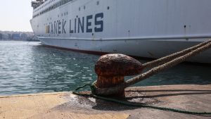 Δεμένα τα πλοία στα λιμάνια την Πρωτομαγιά – 24ωρη απεργία της ΠΝΟ