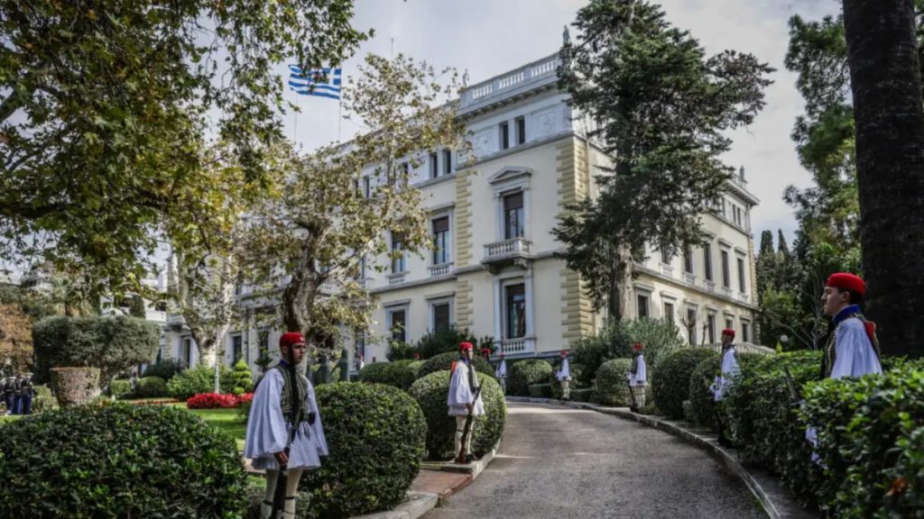 Προεδρικό Μέγαρο: Live η ορκωμοσία των νέων μελών της κυβέρνησης – Έφτασαν Σχοινάς, Τουρνάς και Λαζαρίδης