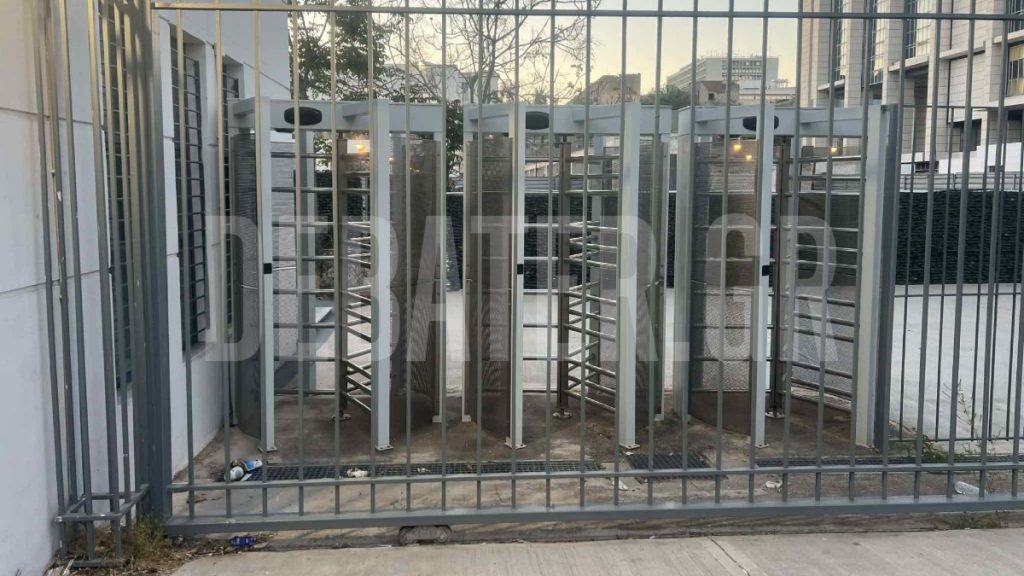 Αυτοψία στο Πρωτοδικείο της Λουκάρεως – “Δεν υπάρχουν άτομα να λειτουργήσουν τα μηχανήματα ελέγχου” (φωτογραφίες)