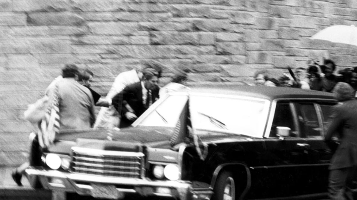 Ιστορικό deja vu στο Χίλτον: Οι πυροβολισμοί που ξύπνησαν μνήμες από την απόπειρα δολοφονίας του Ρόναλντ Ρίγκαν