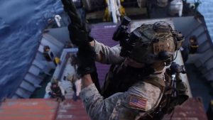 Μέση Ανατολή: Νέο ρεσάλτο Αμερικανών πεζοναυτών σε πλοίο που μεταφέρει εμπορευματοκιβώτια στην Αραβική Θάλασσα