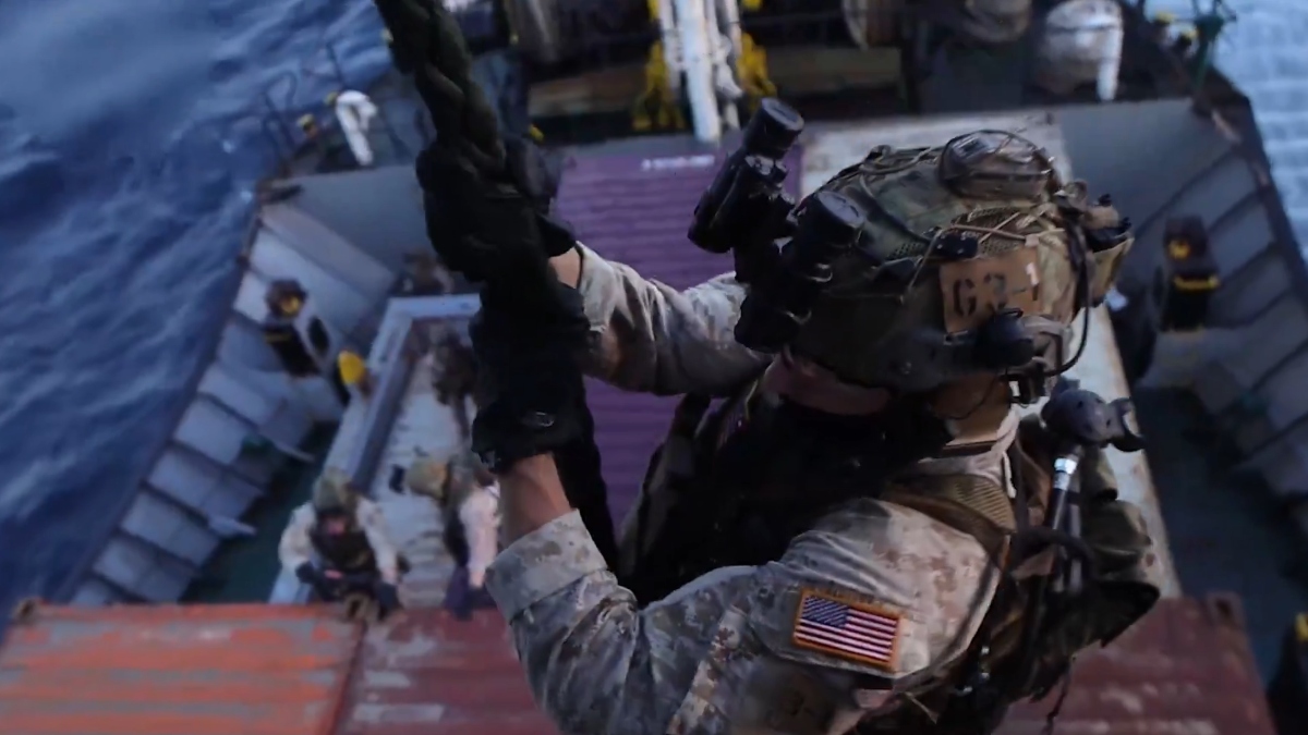 Μέση Ανατολή: Νέο ρεσάλτο Αμερικανών πεζοναυτών σε πλοίο που μεταφέρει εμπορευματοκιβώτια (Βίντεο)