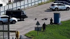 Ρωσία: Χειροπέδες σε 57χρονη Γερμανίδα με βόμβα έξω από αστυνομικό κτίριο (Βίντεο)