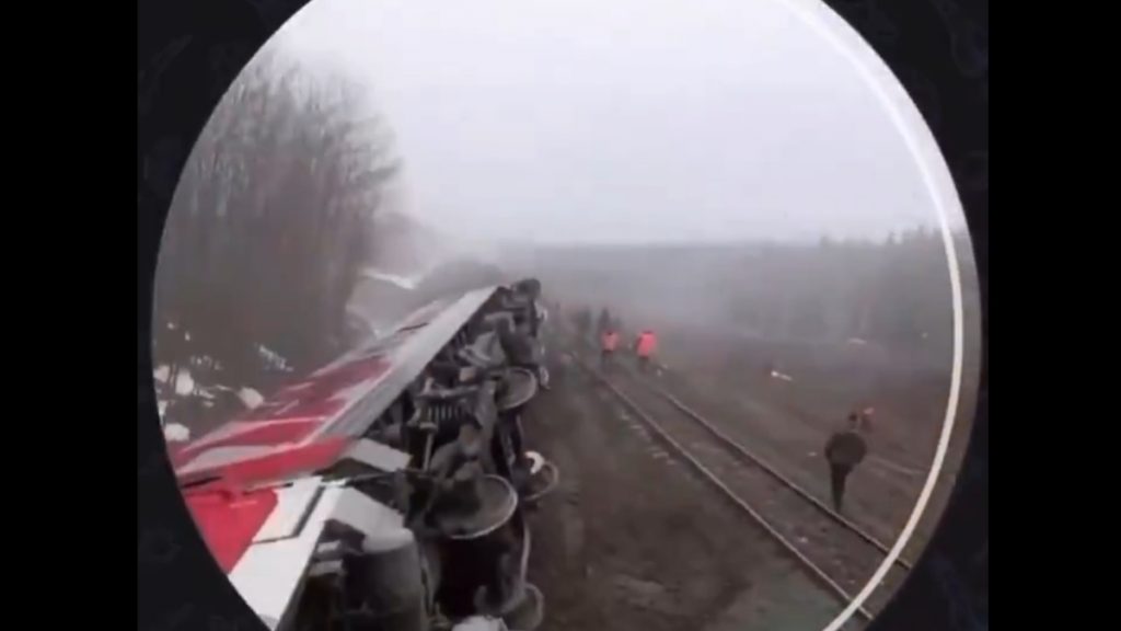 Ρωσία: Εκτροχιάστηκε τρένο στην γραμμή που συνδέει τη Μόσχα με τα Ουράλια Όρη – 22 τραυματίες (βίντεο)