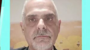 Εξάρχεια: “Είναι σοκαρισμένος, ήταν στοχευμένη ενέργεια” – Τι λέει ο Νίκος Ρουσόπουλος για τον ξυλοδαρμό του γιου του