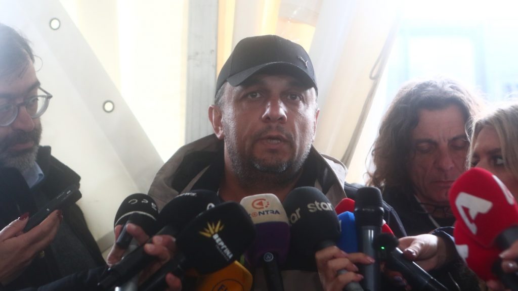 Δίκη για τα Τέμπη – Πάνος Ρούτσι: “Με έσπρωξαν σαν να ήμουν εγκληματίας”