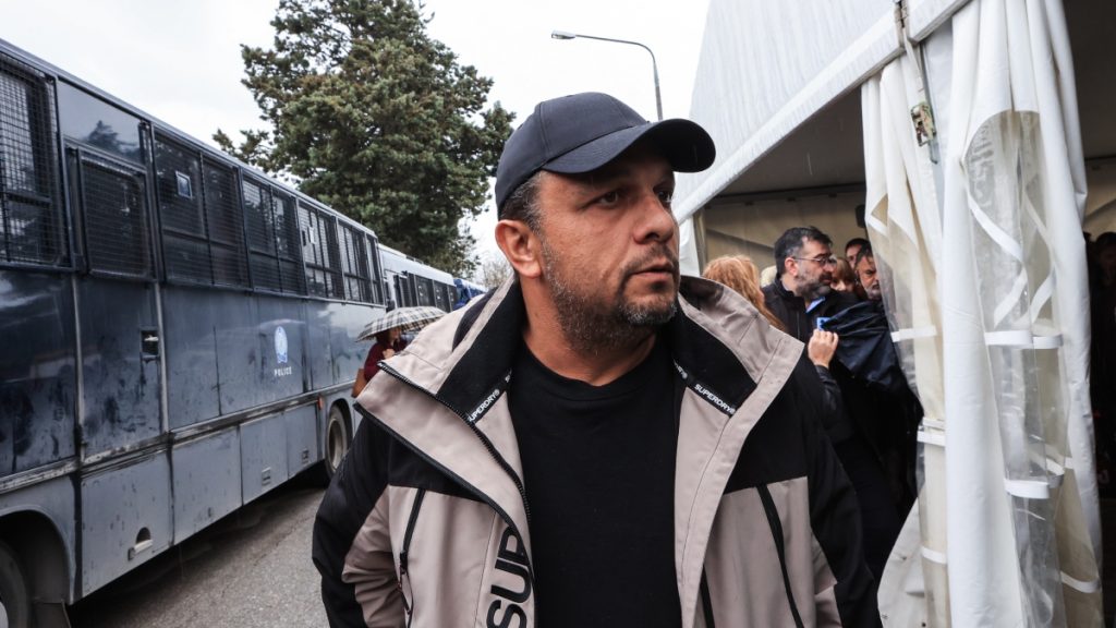 Δίκη για τα Τέμπη: Στο νοσοκομείο με ασθενοφόρο ο Ρούτσι – Αποκλειστικό βίντεο