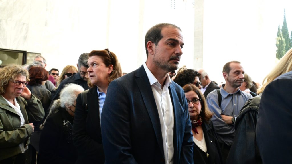 Σακελλαρίδης: “Η δικαστική εξουσία στήνει ένα πέπλο προστασίας γύρω από το Μαξίμου και προσωπικά τον πρωθυπουργό”