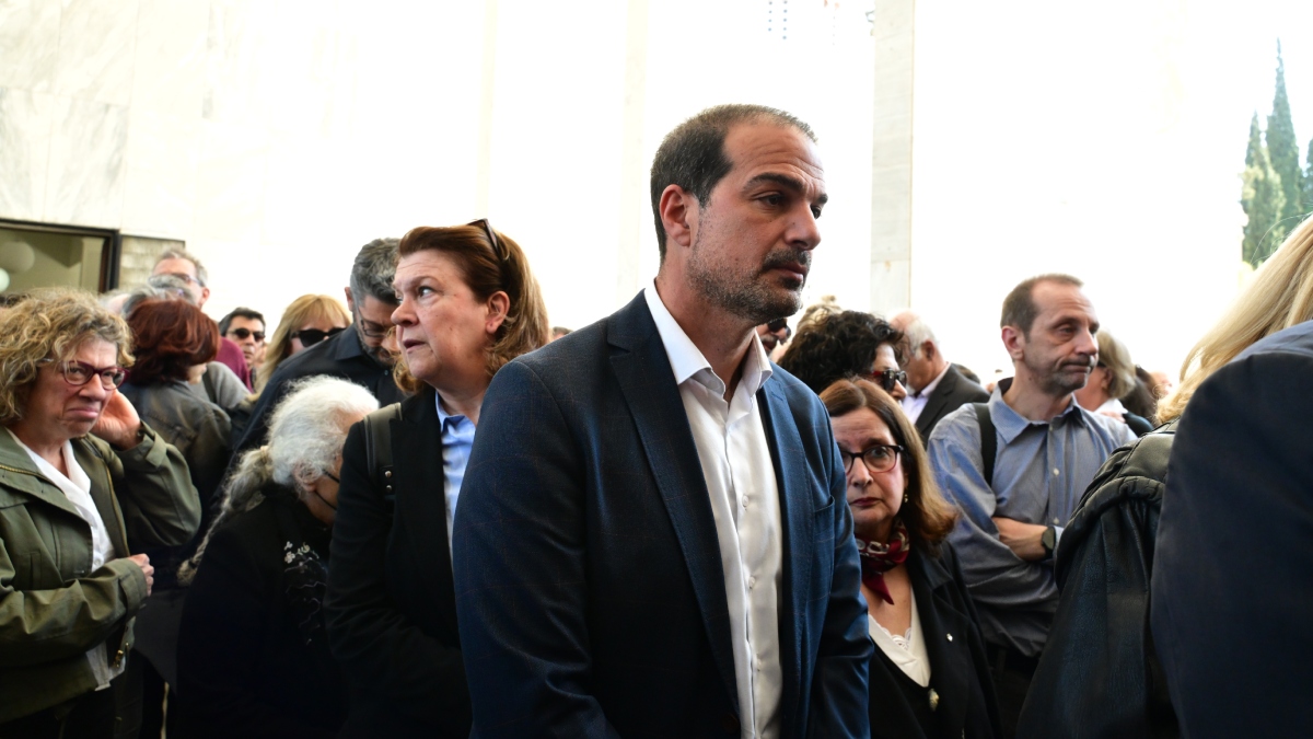 Σακελλαρίδης: “Η δικαστική εξουσία στήνει ένα πέπλο προστασίας γύρω από το Μαξίμου και προσωπικά τον πρωθυπουργό”