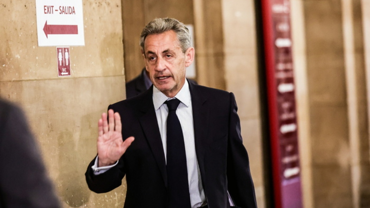 Ο Σαρκοζί αρνείται ότι πήρε χρήματα από τον Καντάφι για την προεκλογική του εκστρατεία το 2007