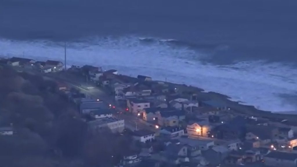 Σεισμός 7,5 Ρίχτερ στην Ιαπωνία: Στα 80 εκατοστά το τσουνάμι – Αναφορές για ανθρώπινες απώλειες και ζημιές 