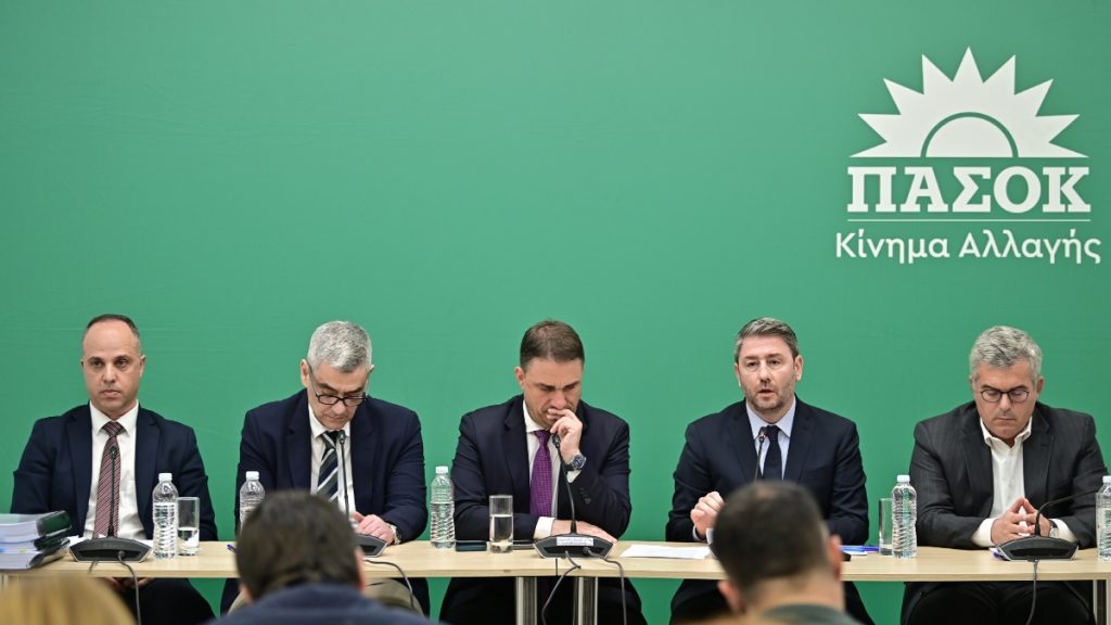 Νίκος Ανδρουλάκης: Διακόπηκε εκτάκτως η συνέντευξη για τις υποκλοπές μετά από λιποθυμία