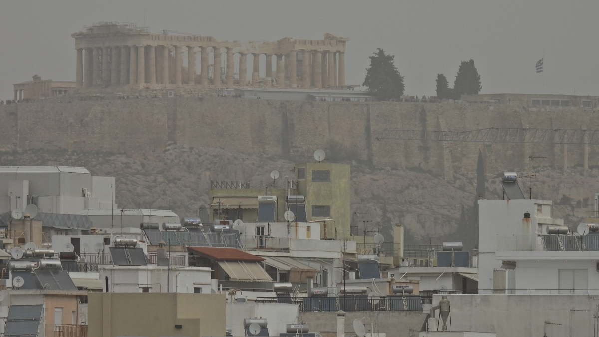 Καιρός: Επιμένει η αφρικανική σκόνη – Σήμερα η πιο δύσκολη μέρα, στους 25 βαθμούς η θερμοκρασία