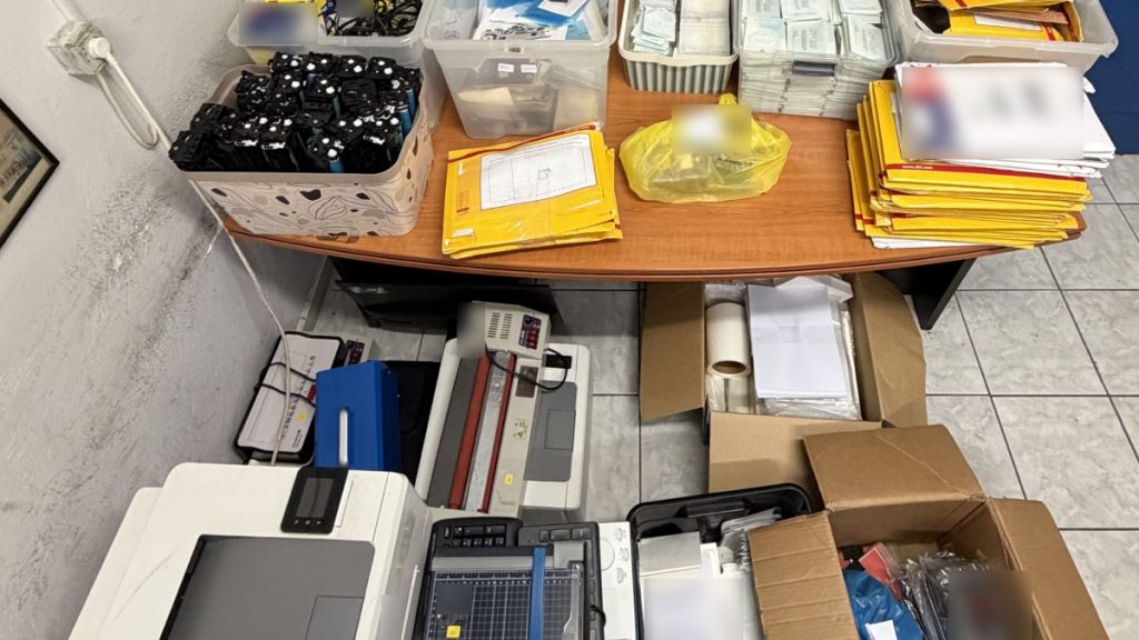 Εγκληματική οργάνωση στην Αττική πλαστογραφούσε έγγραφα για παράνομη είσοδο στην χώρα – 4 συλλήψεις (βίντεο)