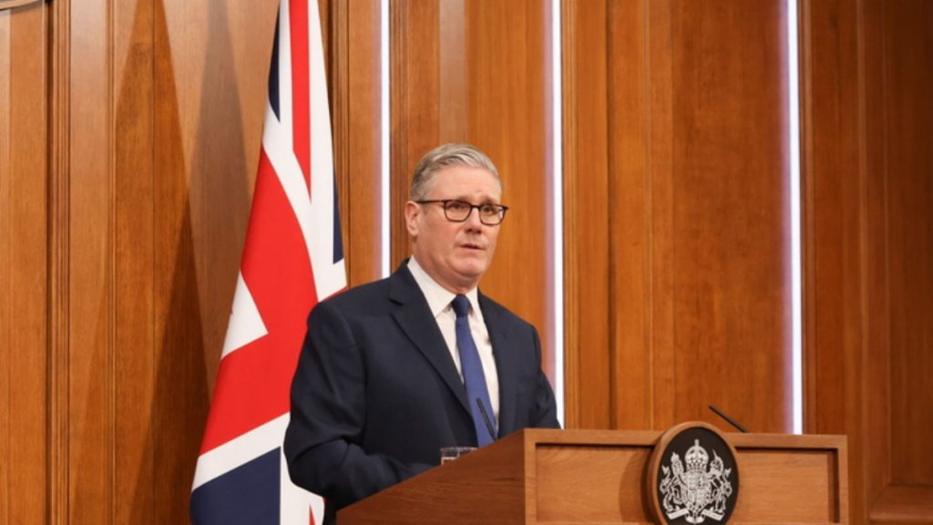 Στάρμερ: “Η Βρετανία δεν θα εμπλακεί στον πόλεμο – Έχουμε συγκροτήσει ομάδα 35 χωρών για την ασφαλή ναυσιπλοΐα στον Κόλπο”