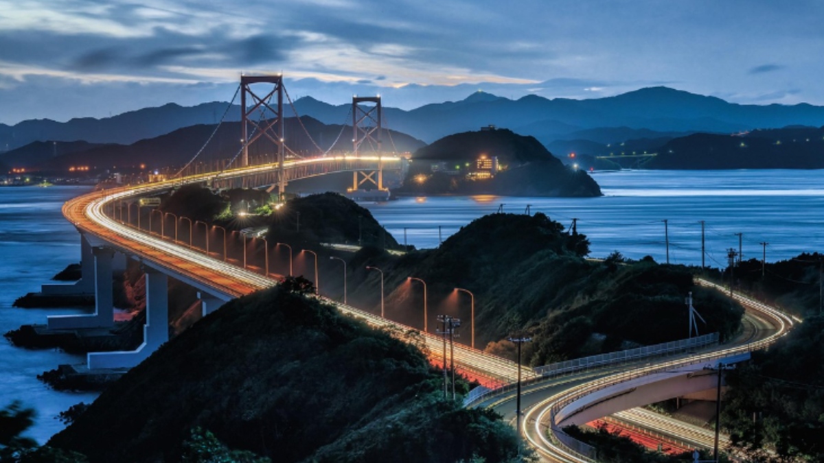 Στενά του Ορμούζ: Πλοία που δέχθηκαν αμερικανικές κυρώσεις εξακολουθούν να διέρχονται παρά τον αποκλεισμό των ΗΠΑ