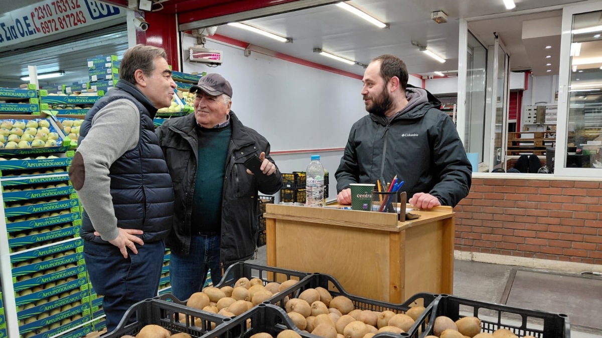 Ο Μαργαρίτης Σχοινάς επισκέφθηκε την Κεντρική Λαχαναγορά Θεσσαλονίκης – Πρώτη έξοδος ως υπουργός Αγροτικής Ανάπτυξης