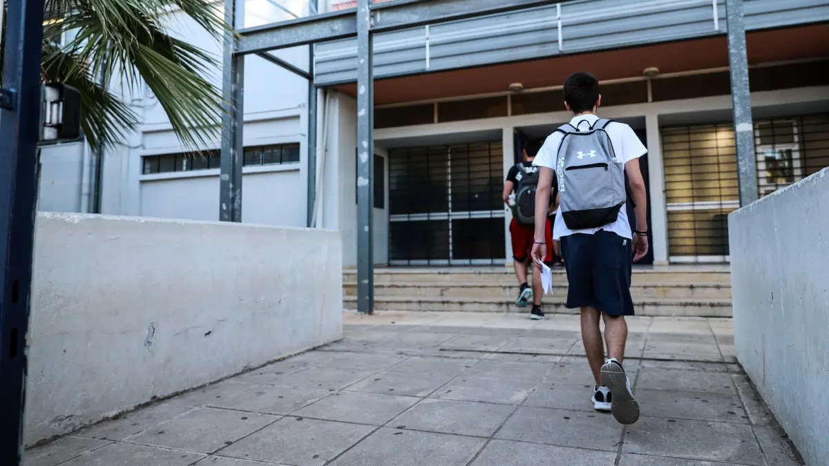 Επιστροφή στα θρανία: Τι να κάνετε όταν το παιδί αρνείται να πάει στο σχολείο