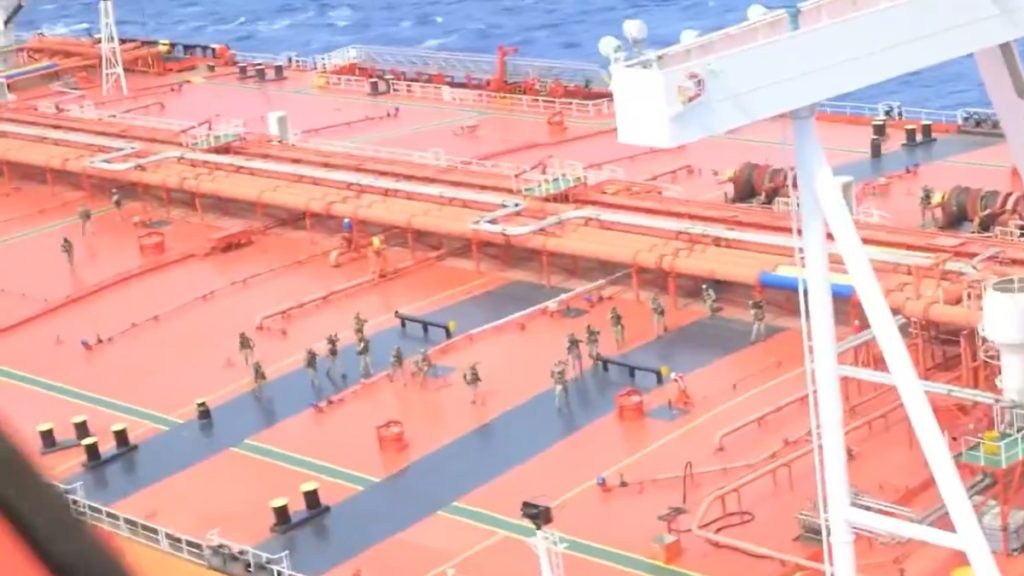 Νέο ρεσάλτο Αμερικανών κομάντο σε τάνκερ στον Ινδο-Ειρηνικό (βίντεο)