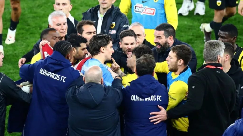 Ολυμπιακός – ΑΕΚ: Ένταση στο φινάλε μεταξύ Ταρέμι και Ρότα