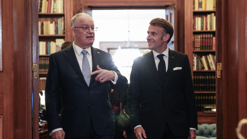 Στο Προεδρικό Μέγαρο οι Εμανουέλ Μακρόν και Κυριάκος Μητσοτάκης για το επίσημο γεύμα προς τιμήν του Γάλλου προέδρου