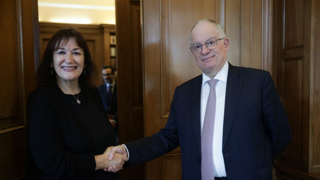 Συνάντηση Τασούλα με την επίτροπο για τη Μεσόγειο, αρμόδια και για θέματα δημογραφίας