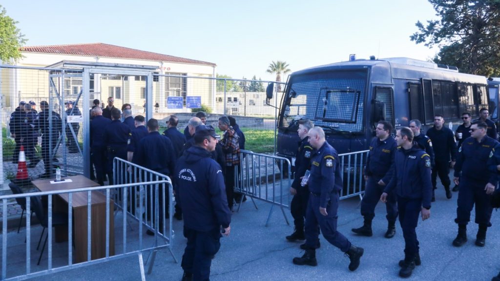 Συνεχίζεται σήμερα εν μέσω συγκρούσεων η δίκη για τα Τέμπη – Γιατί θα διακοπεί για 30 ημέρες