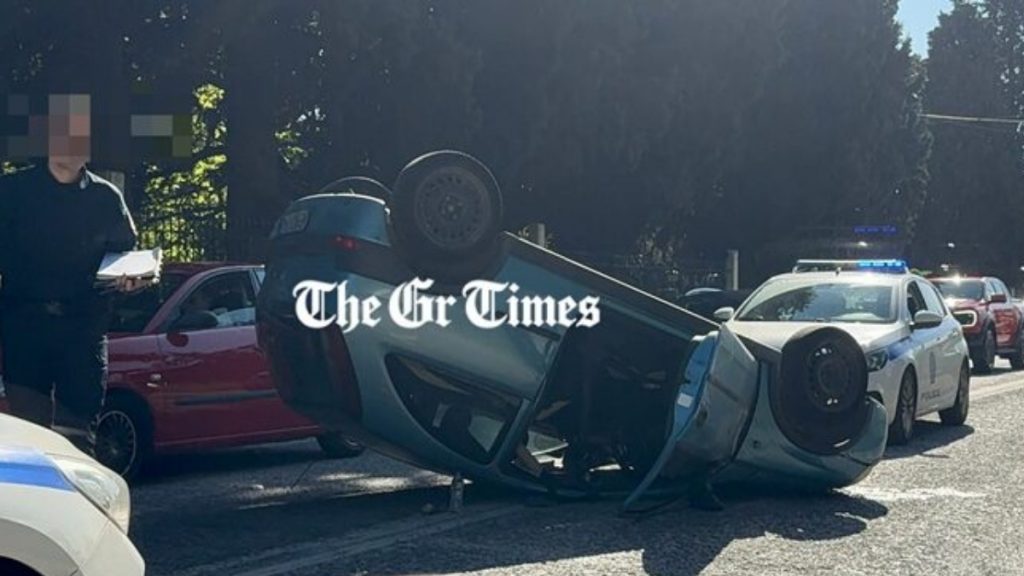 Σοβαρό τροχαίο στη Θεσσαλονίκη: Αναποδογύρισε ένα αυτοκίνητο μετά από σύγκρουση