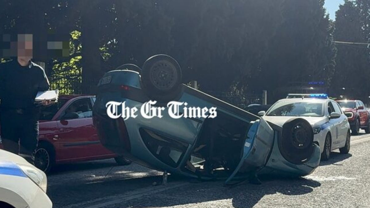 Σοβαρό τροχαίο στη Θεσσαλονίκη: Αναποδογύρισε ένα αυτοκίνητο μετά από σύγκρουση