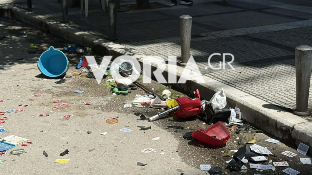 Θεσσαλονίκη: Συνελήφθη η μητέρα του 5χρονου που πετούσε για μία ώρα πράγματα από το μπαλκόνι- Από νερό μέχρι ηλεκτρική σκούπα