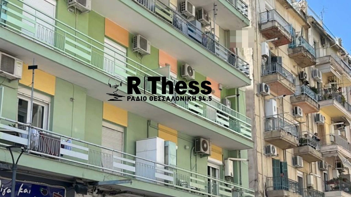 Συναγερμός στη Θεσσαλονίκη: Φοιτητής απειλεί να πέσει από τον 3ο όροφο – Ζητάει τη βοήθεια ψυχολόγου (Εικόνες & Βίντεο)
