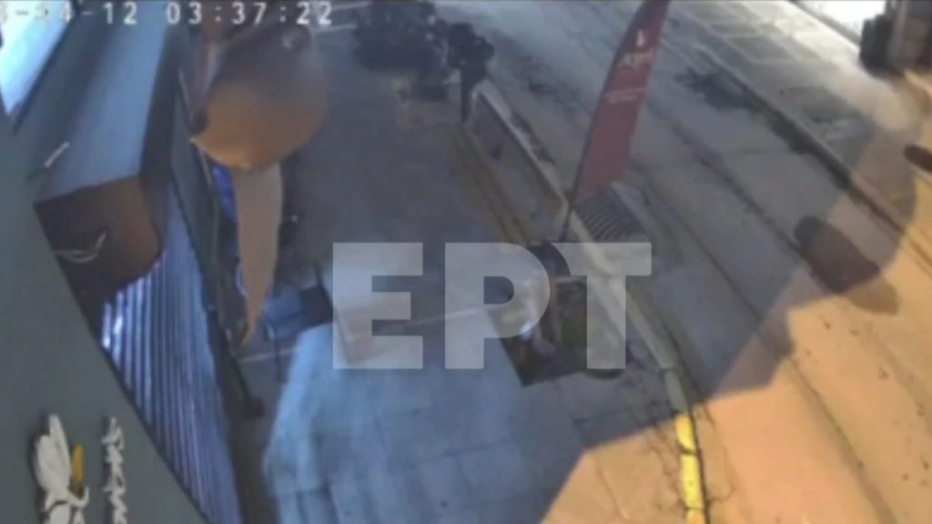 Θεσσαλονίκη: Διαρρήκτης στην Πολίχνη έπεσε από ύψος 2,5 μέτρων – Δείτε βίντεο