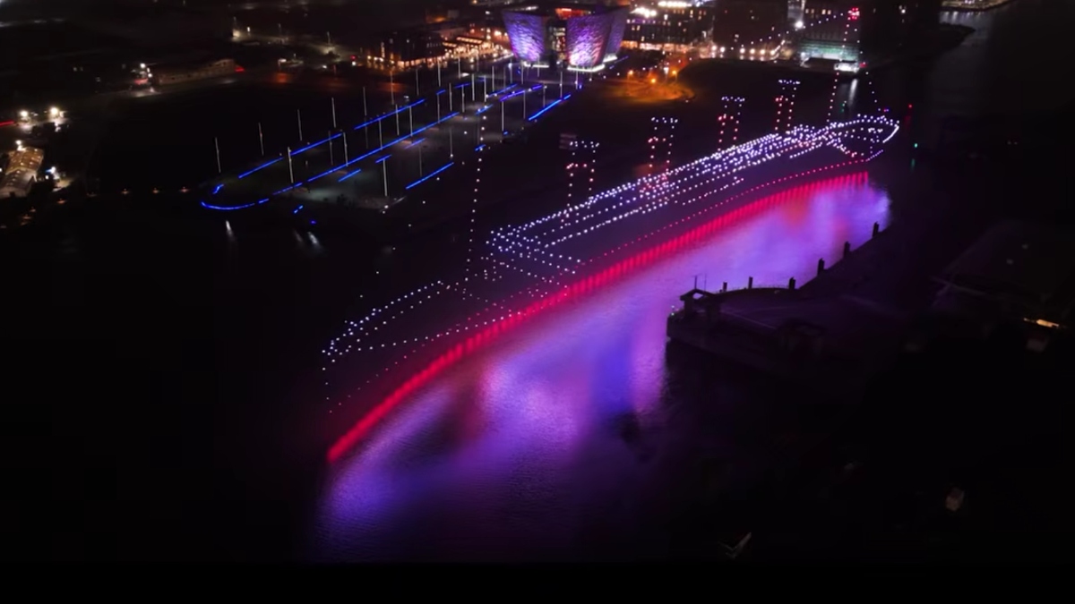 Ο Τιτανικός «ζωντανεύει» με 950 drones στον ουρανό του Μπέλφαστ (Βίντεο)