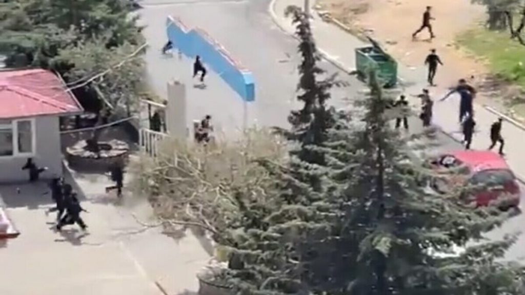 Τουρκία: Σοκαριστικό βίντεο από το μακελειό σε σχολείο – Η στιγμή που ο ένοπλος ανοίγει πυρ, 9 νεκροί και δεκάδες τραυματίες