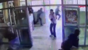 Τουρκία: Βίντεο από τη στιγμή που ο ένοπλος δράστης μπαίνει σε σχολείο και ανοίγει πυρ αδιακρίτως