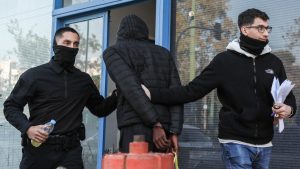 Τροχαίο στη Λιοσίων: Αρχίζει η προσπάθεια αφύπνισης της 16χρονης – Νέο βίντεο από την τρελή πορεία της μηχανής