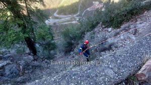Θανατηφόρο τροχαίο στην Ευρυτανία: Φορτηγό έπεσε σε γκρεμό 40 μέτρων – Νεκρός ο 54χρονος οδηγός