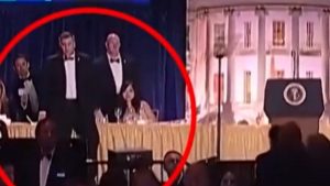 Ο μυστηριώδης “ήρωας” που στάθηκε ως “ασπίδα” μπροστά στον Τραμπ την ώρα των πυροβολισμών (βίντεο)