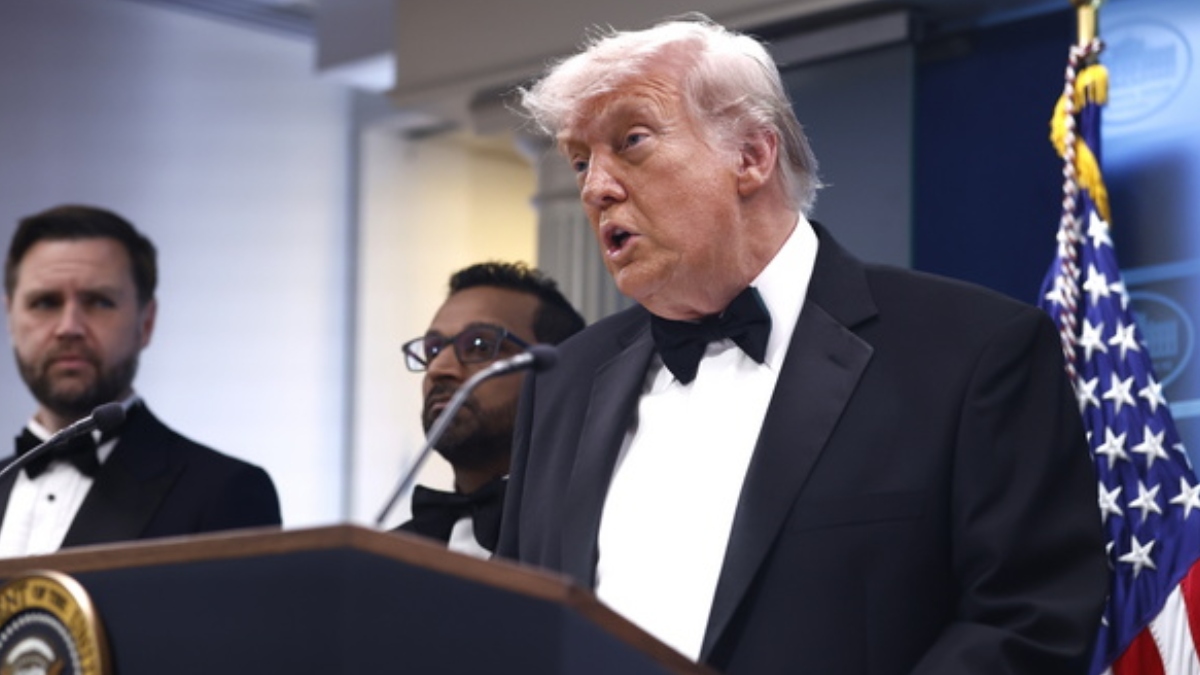 Ντόναλντ Τραμπ για τους πυροβολισμούς  στο Washington Hilton: «Δυνάμει δολοφόνος ο ύποπτος» – Η στιγμή της επίθεσης