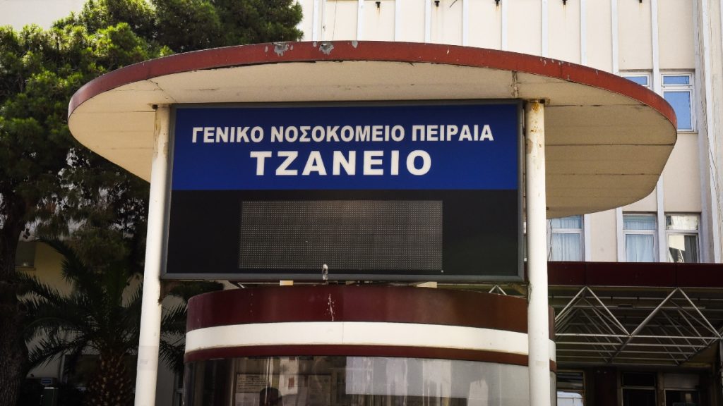 Πειραιάς: Στη ΜΕΘ μετά το χειρουργείο ο 17χρονος που παρασύρθηκε από αστικό λεωφορείο – Συνελήφθη ο οδηγός