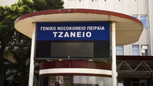 Επίθεση σε ρεπόρτερ του OPEN έξω από το Τζάνειο – «Δέχτηκε σφαλιάρες και χυδαίους χαρακτηρισμούς»