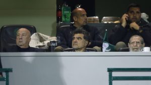 Παναθηναϊκός – Ολυμπιακός: Παρόντες η οικογένεια Βαρδινογιάννη και ο Αλέξης Τσίπρας στο ιστορικό ντέρμπι στη Λεωφόρο Αλεξάνδρας