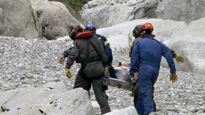 Συγκλονιστικές εικόνες από την διάσωση μιας γυναίκας στο Φαράγγι του Βίκου (Βίντεο)