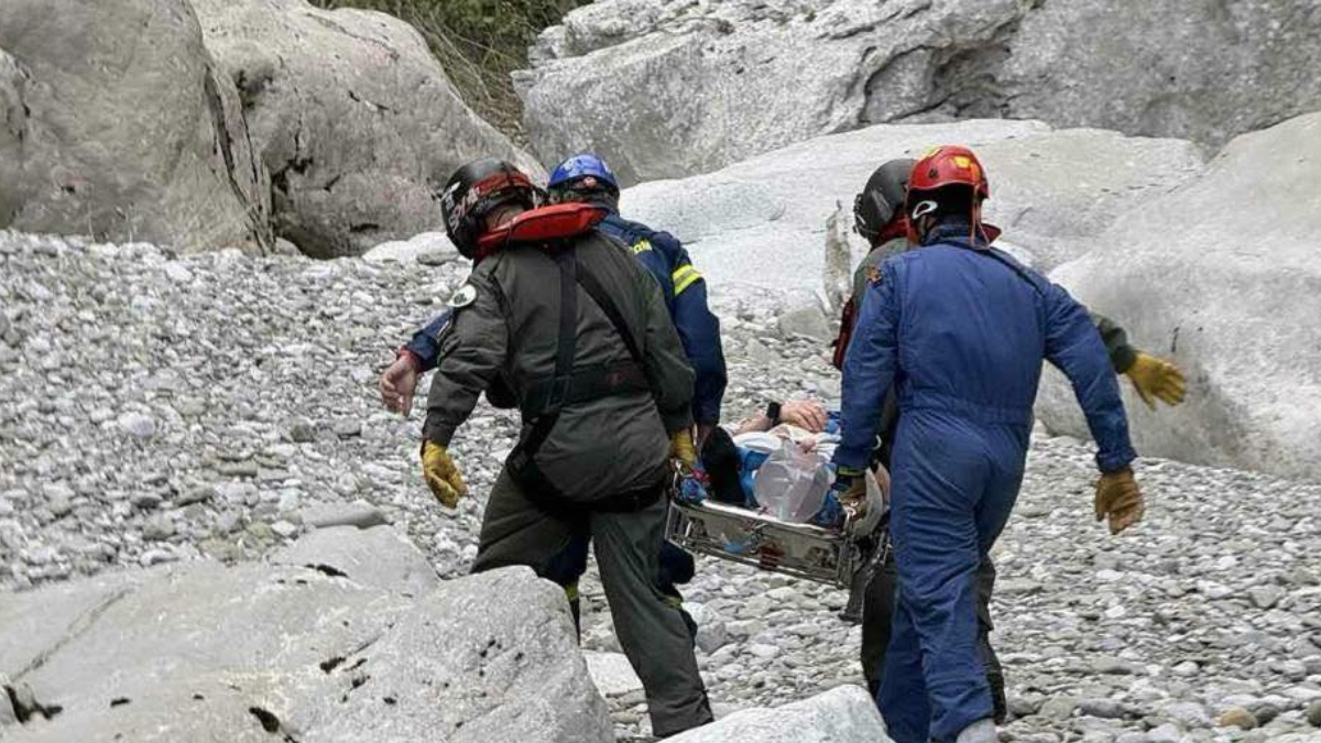 Συγκλονιστικές εικόνες από την διάσωση μιας γυναίκας στο Φαράγγι του Βίκου (Βίντεο)