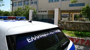 Χαϊδάρι: “Είδα σοβάδες, όχι σπασμένο κάγκελο” – Τι είπε ο γγ του υπ. Παιδείας για το μπαλκόνι του σχολείου που έπεσε η 13χρονη