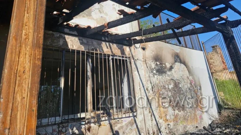 Χανιά: Πήγαν να κάψουν τον Ιούδα κι έβαλαν φωτιά σε σχολείο (φωτογραφίες)