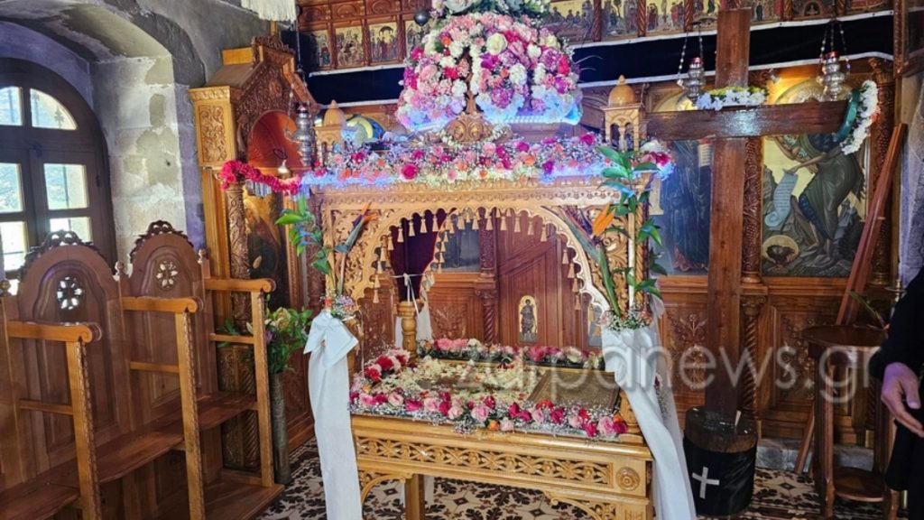 Χανιά: Αντιδράσεις για τον πολύχρωμο Επιτάφιο με λαμπάκια led – Δείτε φωτογραφίες