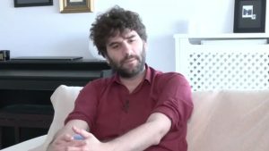 Κωνσταντίνος Χαρδαβέλλας: «Ο πατέρας μου ήταν πολύ τρυφερός, δεν ήταν στερεοτυπικά αυστηρός πατέρας»